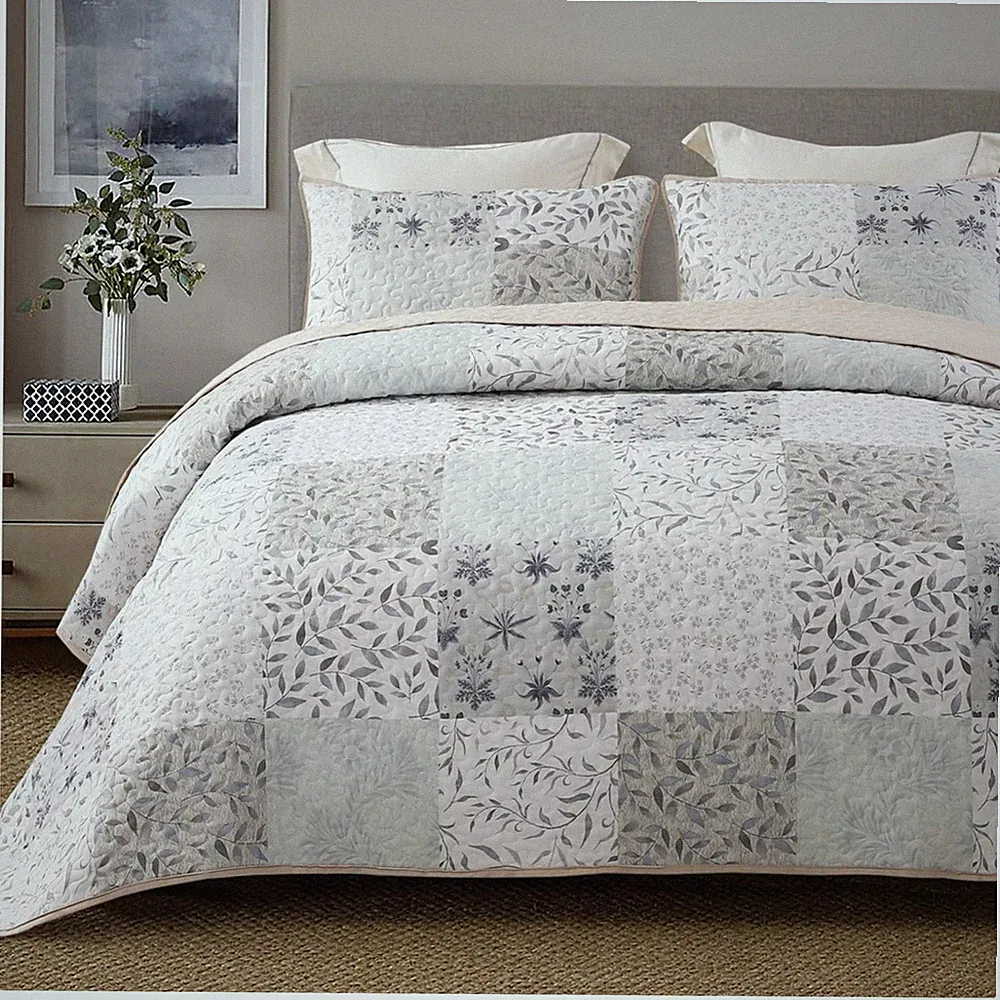 Reversible Boho King Size Quilt Set with Floral Pattern`