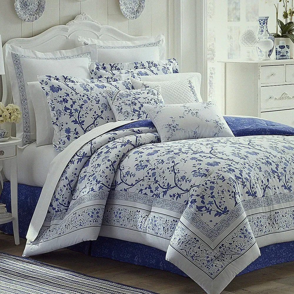Reversible King Duvet Cover Set in Charlotte Blue with Matching Shams